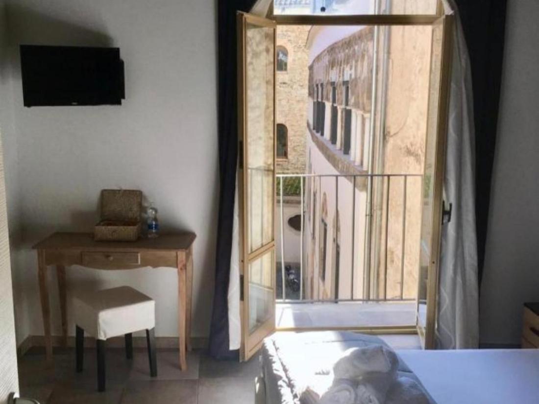 B&B Palazzo Fruscione Σαλέρνο Δωμάτιο φωτογραφία
